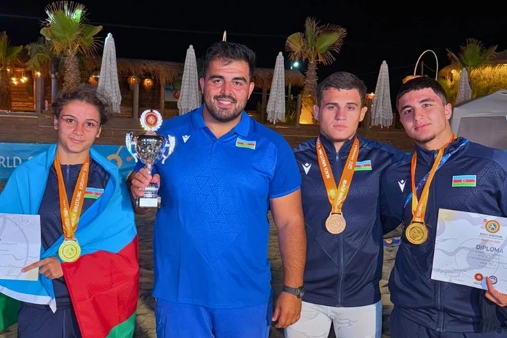 Азербайджанские борцы выиграли две золотые медали на чемпионате мира в Греции