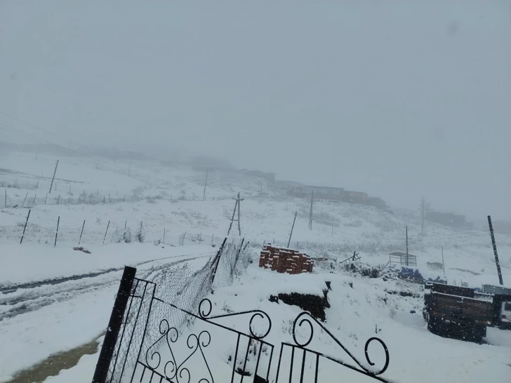 В Хыналыге выпал первый снег сезона