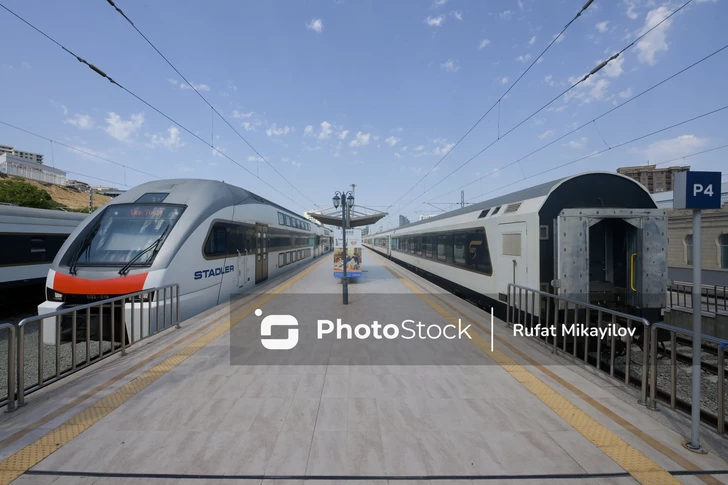 В АЖД назвали причину сбоев при продаже билетов на поезд Баку–Тбилиси