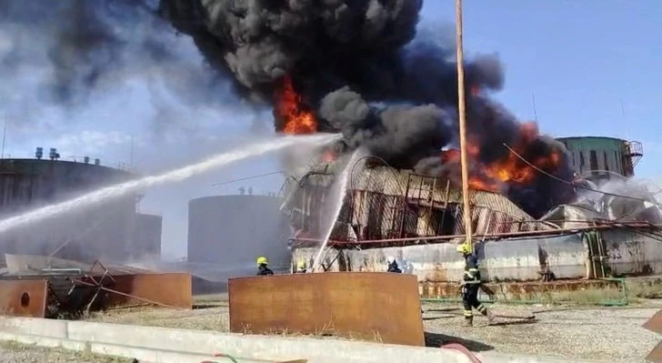 Media.az - Новости Азербайджана - В Баку произошёл пожар в районе нефтяных резервуаров: на месте работают пожарные