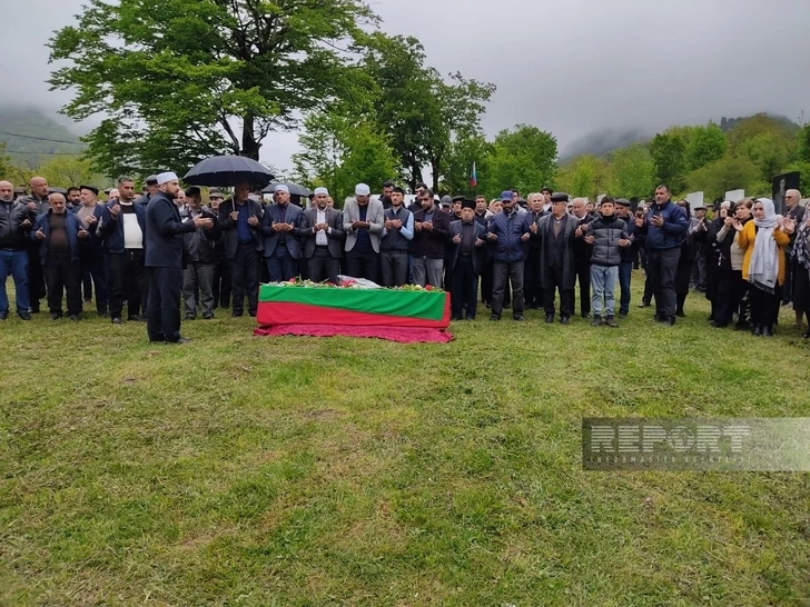 Останки шехида первой Карабахской войны перезахоронены на кладбище в Габале