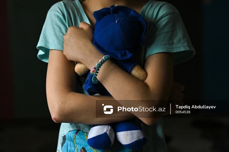 11-летняя девочка помещена в приют после насилия со стороны отчима