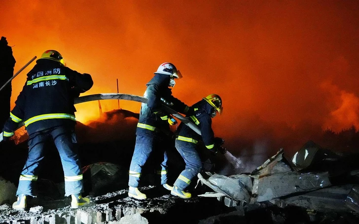 Сильный взрыв на заводе в Китае: число погибших возросло до 26