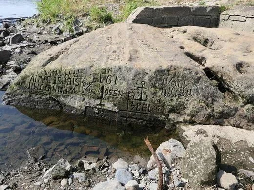 В Германии на Эльбе засуха обнажила «камни голода»