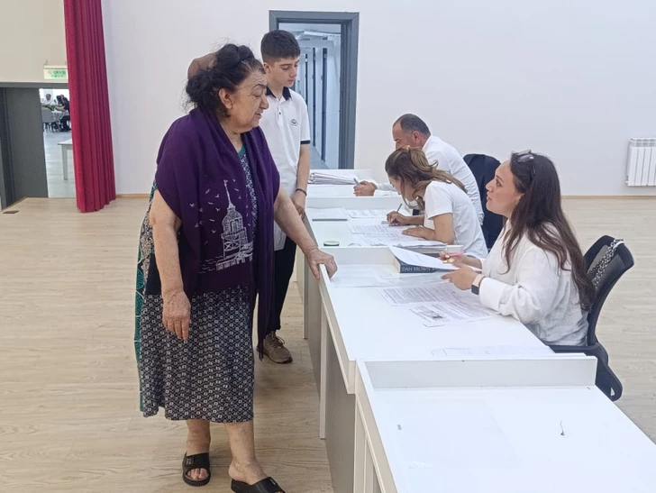 Media.az - Новости Азербайджана - Семьи, прибывшие сегодня в джебраильское село Шукюрбейли, получили ключи от новых домов