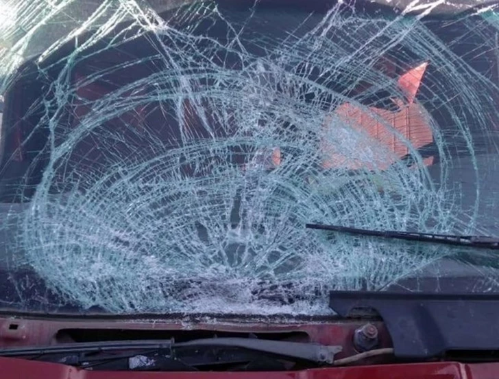 Столкновение автобуса и Mercedes в Баку: три человека госпитализированы - ЗАЯВЛЕНИЕ