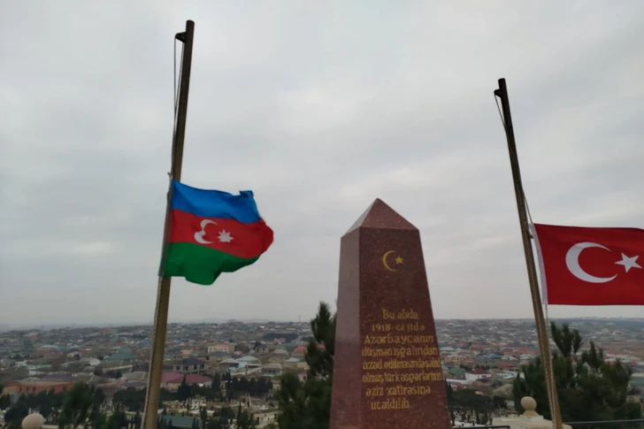 В посольстве Турции в Азербайджане приспущены флаги