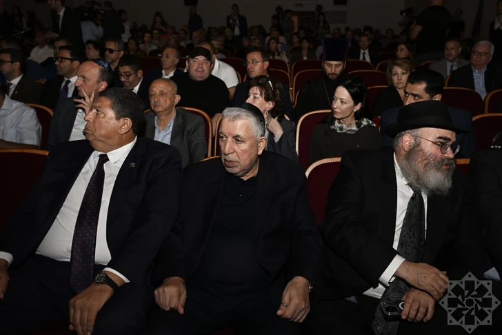 Media.az - Новости Азербайджана - В Баку состоялись похороны народного артиста Азербайджана Александра Шаровского