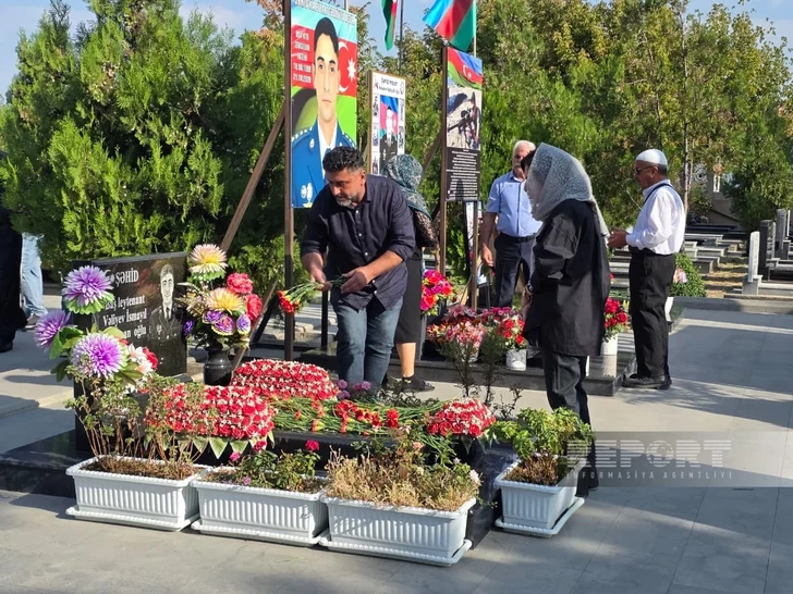 День памяти в Нахчыване: к могилам шехидов возлагают цветы
