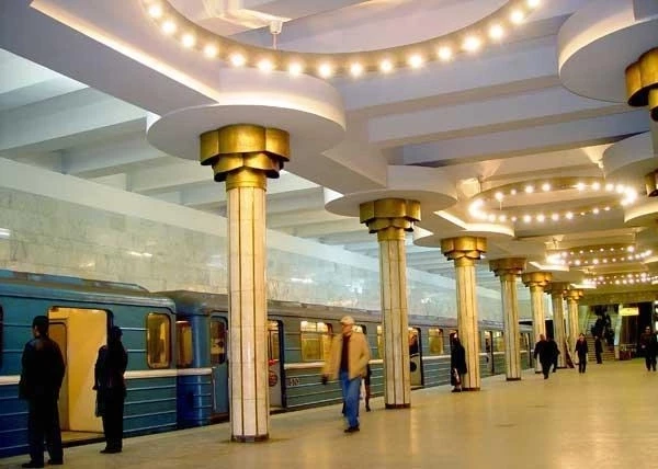Семиминутная задержка: в работе бакинского метро произошел технический сбой