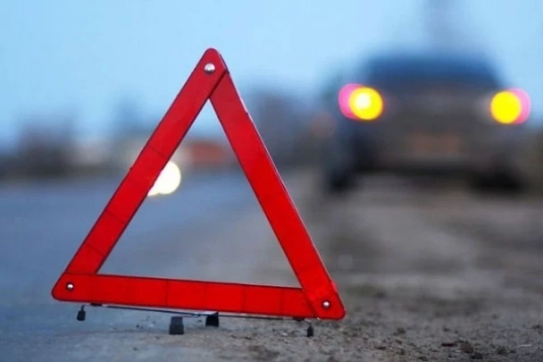 В Сальяне микроавтобус столкнулся с легковым автомобилем: есть пострадавшие