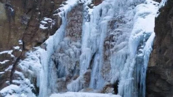 В Дашкесане замёрз водопад