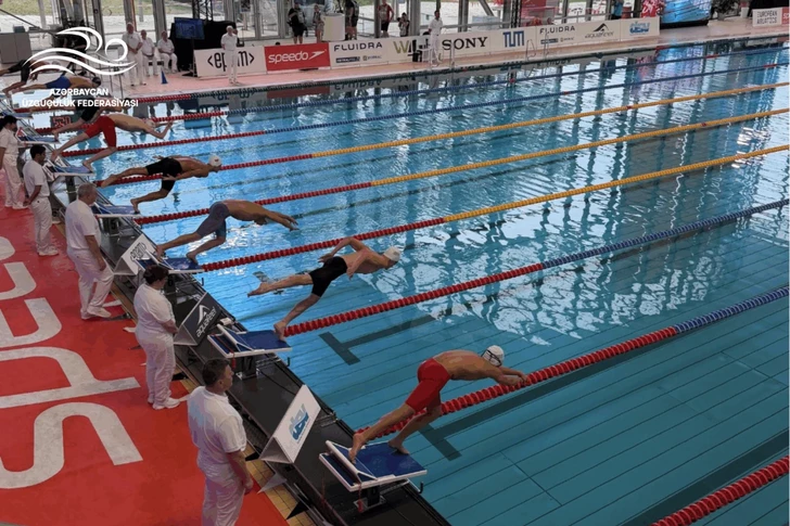 Азербайджанский пловец вышел в финал чемпионата Европы U-18