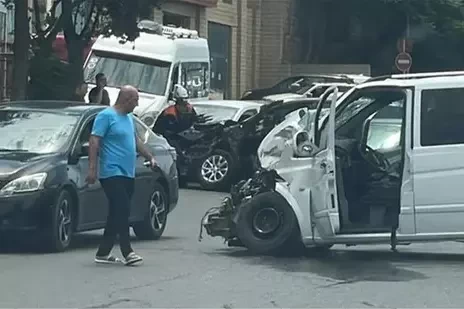 Подробности цепной аварии в Баку, есть пострадавшие