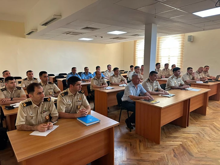 В Баку проходит курс Мобильной тренинговой группы Командования Сухопутных войск НАТО