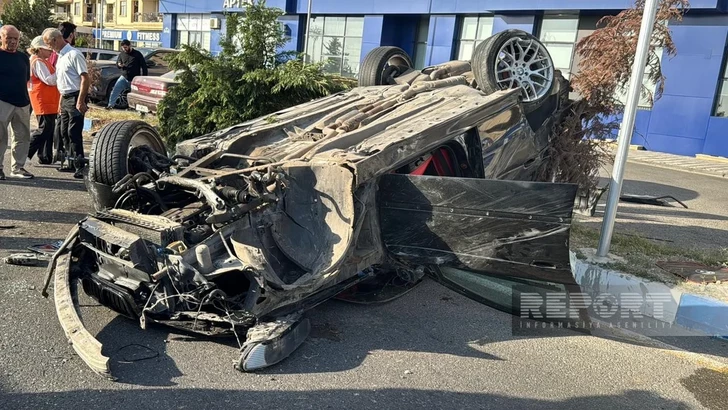 Media.az - Новости Азербайджана - В Сумгайыте BMW столкнулся с тремя автомобилями и перевернулся: есть пострадавшие