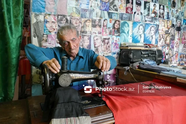 Media.az - Новости Азербайджана - 95-летний портной из Шеки, который 80 лет хранит любовь к своему ремеслу. Фоторепортаж