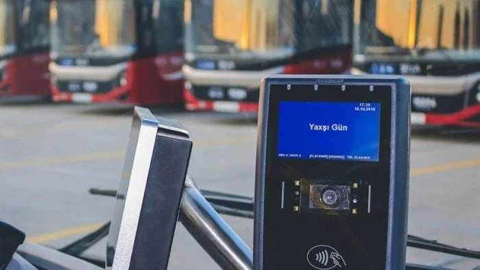 На всех автобусных маршрутах Баку заработала оплата через NFC и системы мобильных платежей