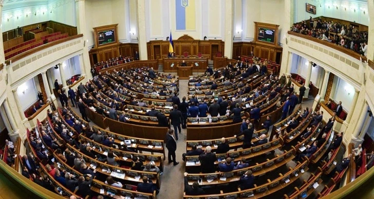 Верховная рада продлила военное положение и мобилизацию в Украине