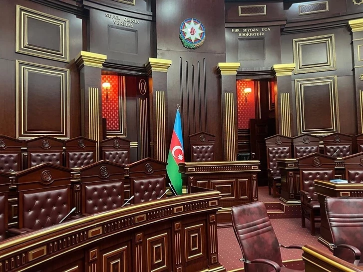 Суд продлил арест экс-чиновника Исполнительной власти Гарадагского района