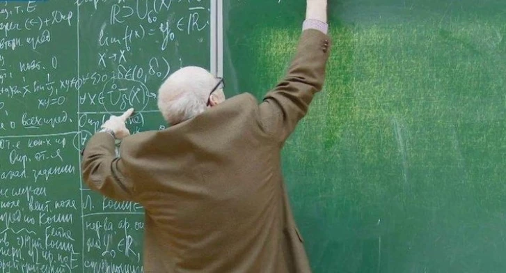 Каким учителям в Азербайджане разрешат работать до 70 лет?