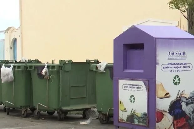 Жители столичного поселка потеряли покой из-за мусорных контейнеров