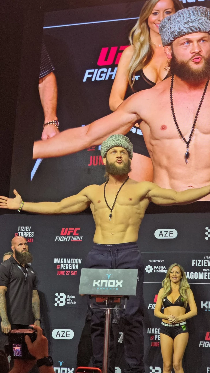 Media.az - Новости Азербайджана - Перед UFC Fight Night в Баку состоялись торжественная церемония взвешивания и битва взглядов