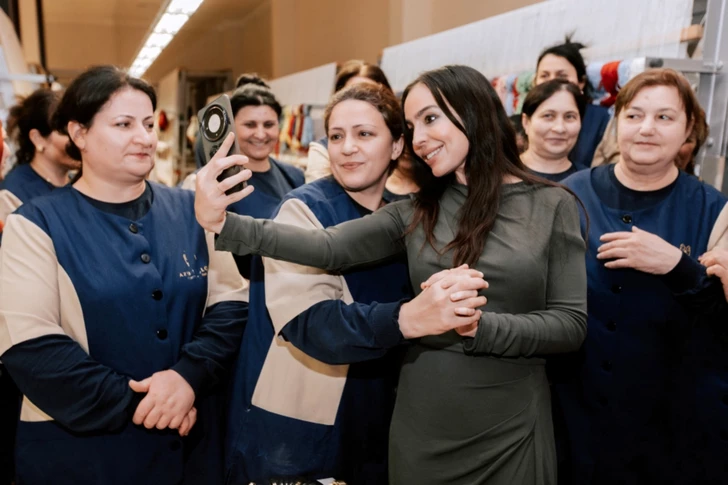Media.az - Новости Азербайджана - Завершен процесс создания уникального ковра для мечети в Шуше