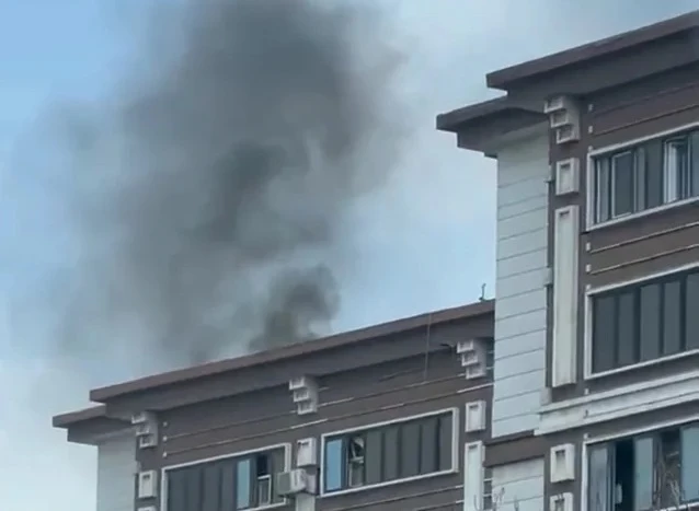 МЧС разъяснило ситуацию с возгоранием в жилом здании в Баку