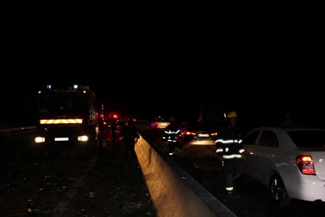 На главной трассе в Билясуварском районе загорелась фура