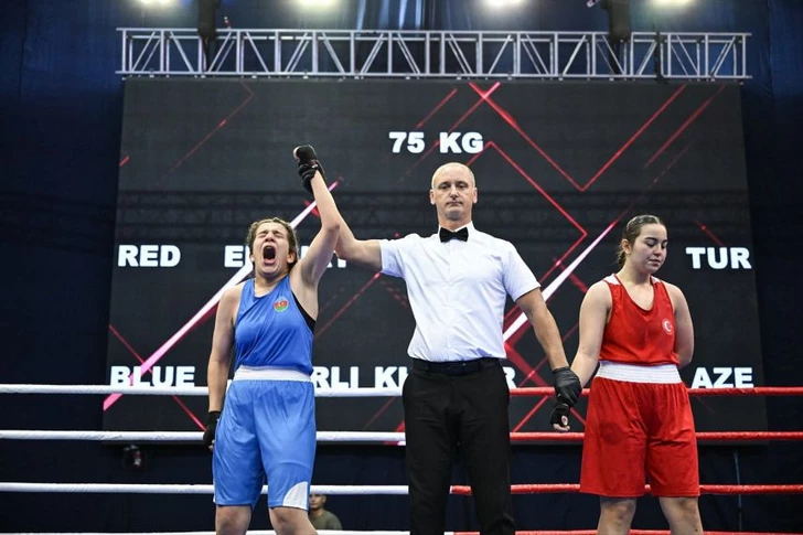 Азербайджанская спортсменка завоевала «золото» на чемпионате Европы по боксу среди юниоров