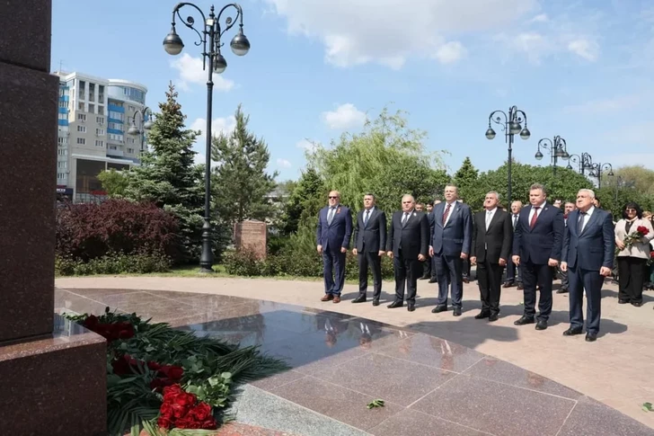Media.az - Новости Азербайджана - В Астрахани отметили 103-ю годовщину со дня рождения Гейдара Алиева