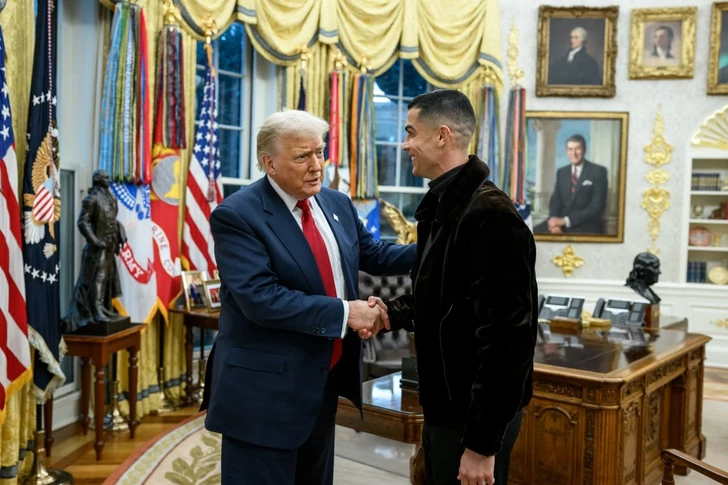 Трамп опубликовал сгенерированное ИИ видео, где он играет в футбол с Роналду