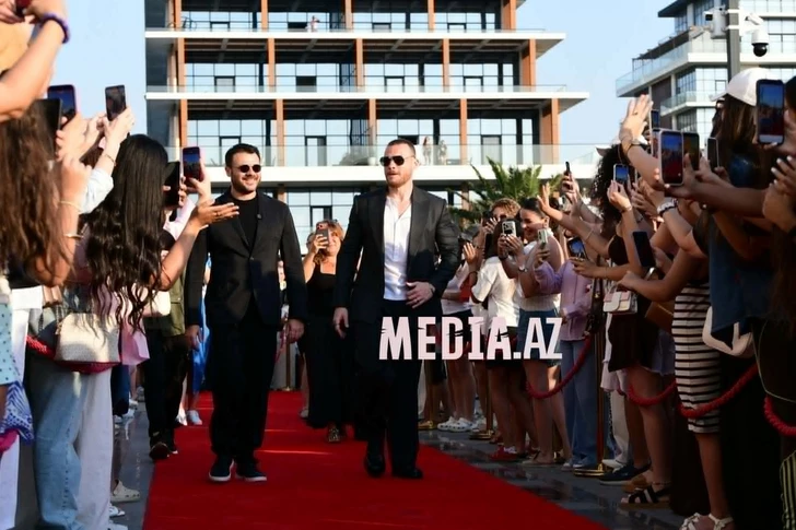 Media.az - Новости Азербайджана - Керем Бюрсин получил именную звезду на Sea Breeze Walk of Fame