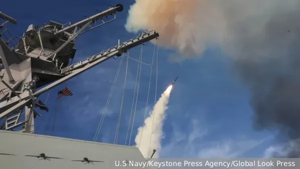 США ударили по связанным с Ираном целям в зоне Ормузского пролива