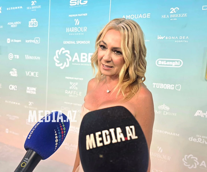 Яна Рудковская удивила на DREAM FEST эксклюзивной сумкой