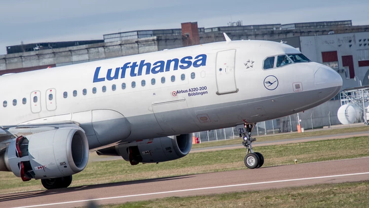 Air Arabia и Lufthansa приостановили полеты в ряд стран из-за конфликта Ирана и Израиля