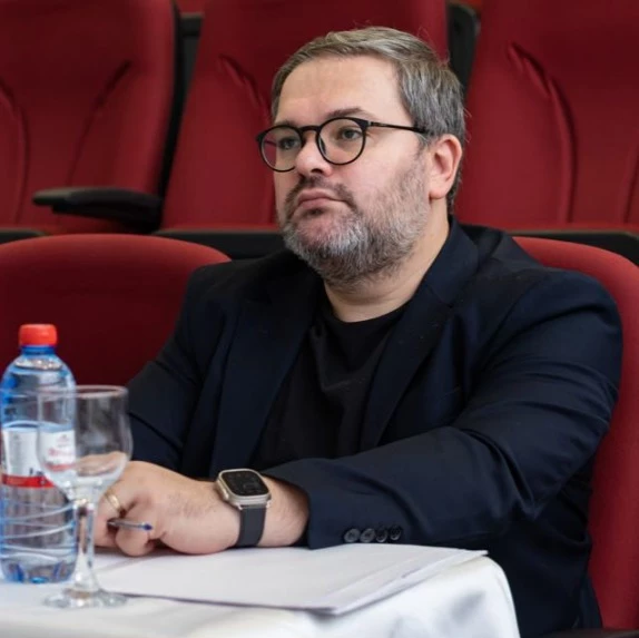 Media.az - Новости Азербайджана - Как научить ребенка ценить деньги, а не просто их тратить? Интервью с Асифом Ибрагимовым