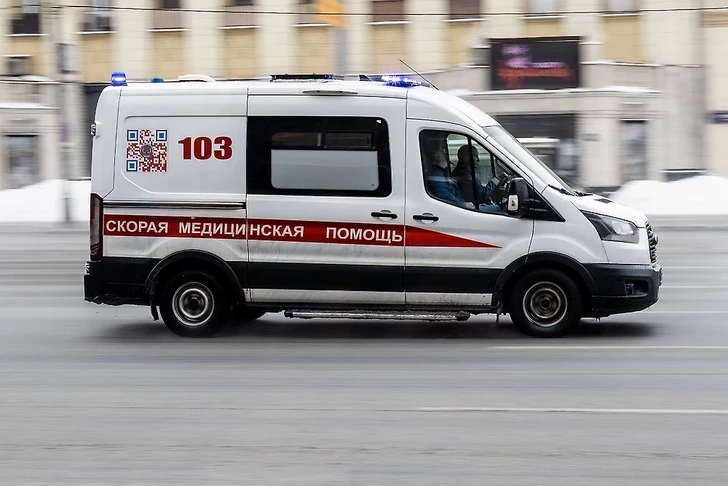 В России дрон атаковал служебный микроавтобус, есть погибшая