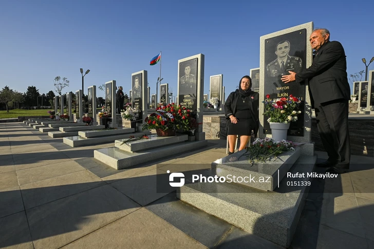 Media.az - Новости Азербайджана - Представители общественности посещают Военное мемориальное кладбище в День памяти