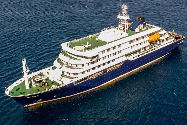 Испания депортирует всех иностранцев с судна MV Hondius, несмотря на угрозу хантавируса