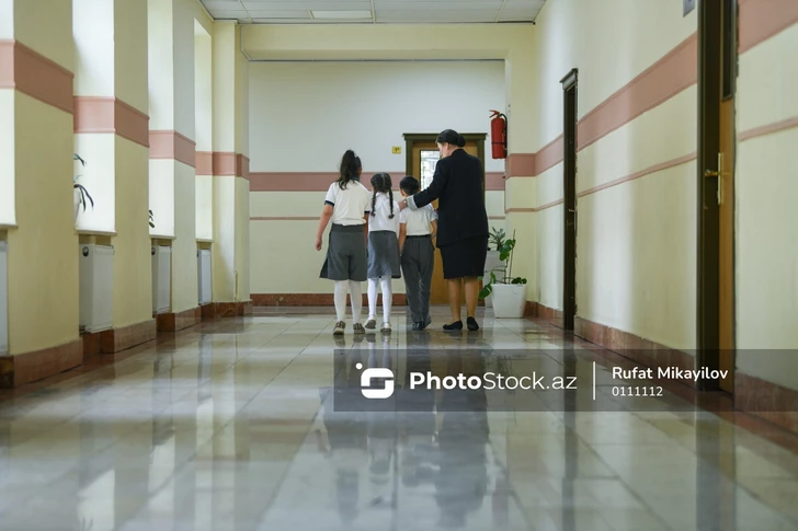 В двух школах Баку из-за нехватки учителей не проводят ряд уроков - реакция Управления образования