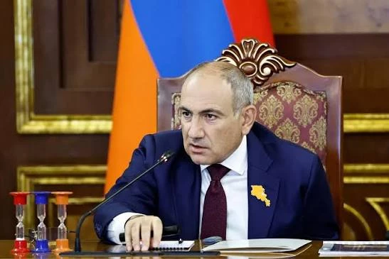 «Армения сидит на одном»: Пашинян ответил на вопрос российского журналиста о «двух стульях»