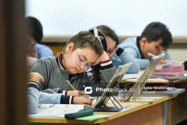 Пропуски уроков в Азербайджане: в каких случаях родителям грозит ответственность?