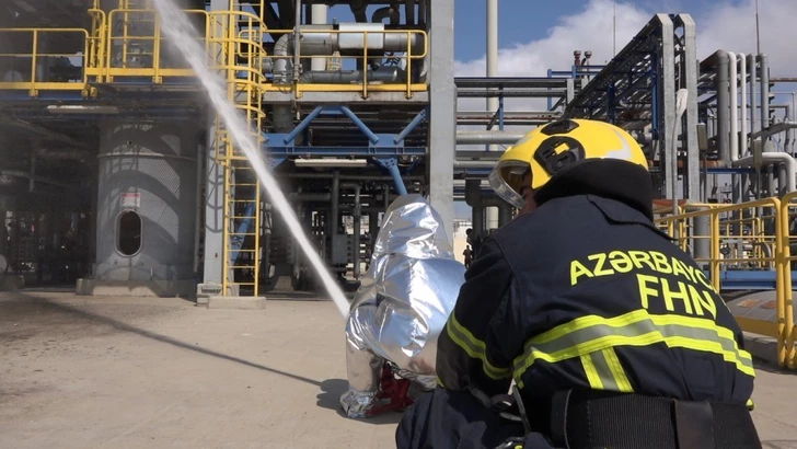 Media.az - Новости Азербайджана - В Баку на НПЗ имени Гейдара Алиева прошло пожарно-тактическое учение