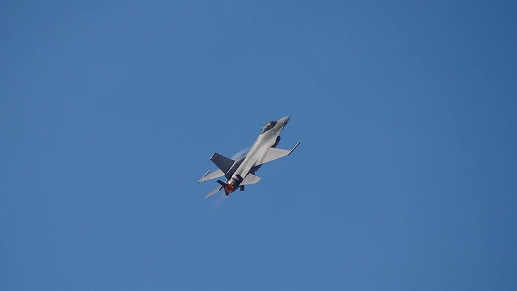 Американский истребитель F-16 разбился возле авиабазы в ФРГ