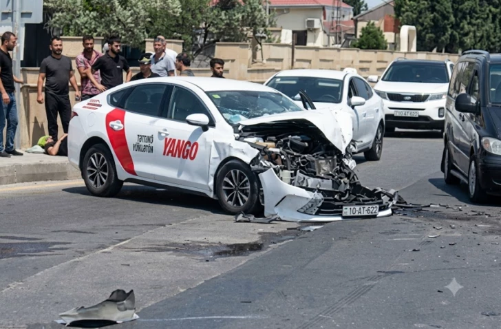 В поселке Локбатан столкнулись такси и пассажирский автобус