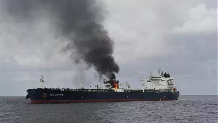 Вблизи побережья Йемена вооруженные люди на катере атаковали торговое судно
