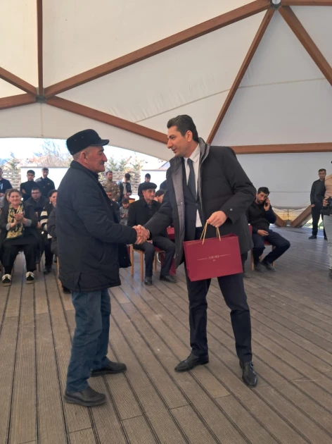Media.az - Новости Азербайджана - В Гадруте, Гырмызы Базар Ходжавендского района и Ходжалы семьям вручили ключи от новых домов