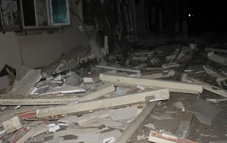 В жилом доме в Гёранбое обрушился пол: пострадали четыре человека, эвакуированы 60 семей